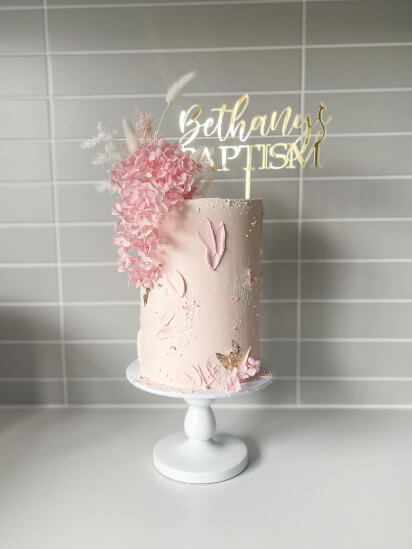 Christening Cake with dried flowers 