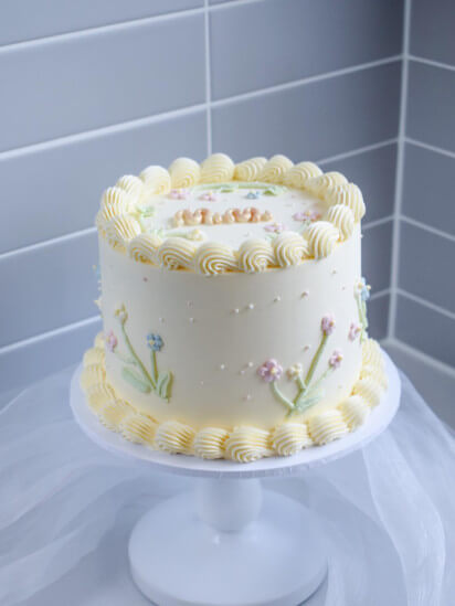 Yellow Cylinder Vintage Cake