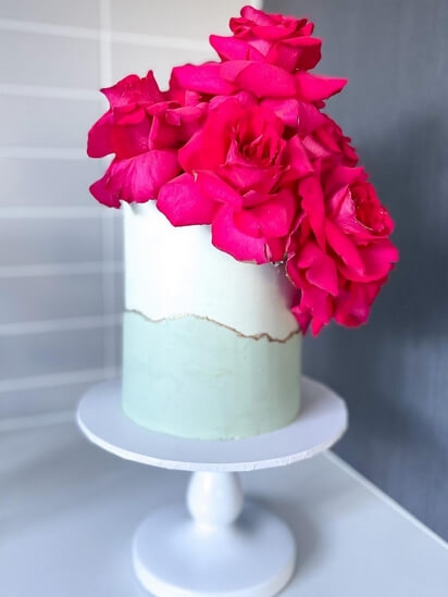 engagement Cake with fresh Flowers