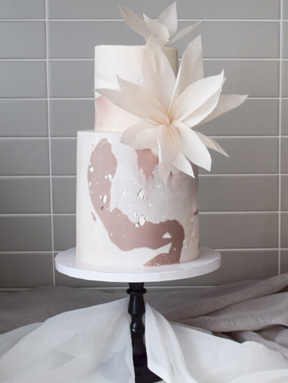 Fondant Wedding Cake with artificial Flowers