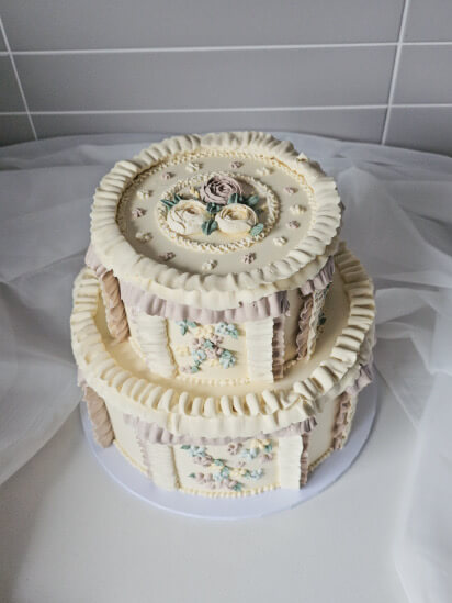 engagement vintage cake