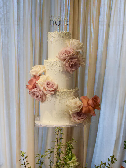 Wedding Cake with pearls and a lot of flowers