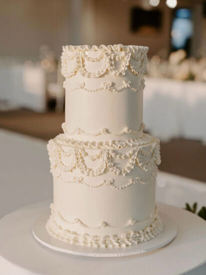 Wedding Cake with pipes